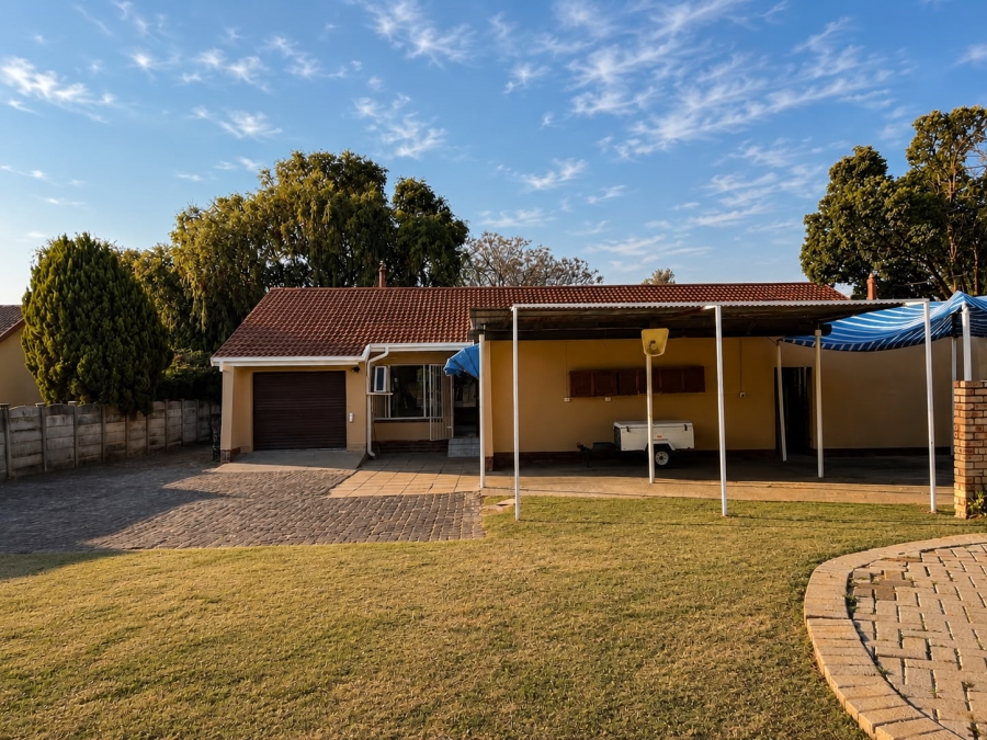 3 Bedroom Property for Sale in La Hoff North West